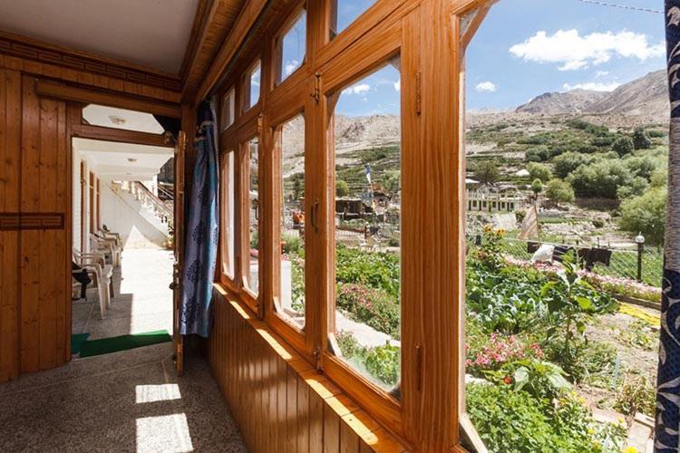 Hotel Lake View Nako Екстер'єр фото